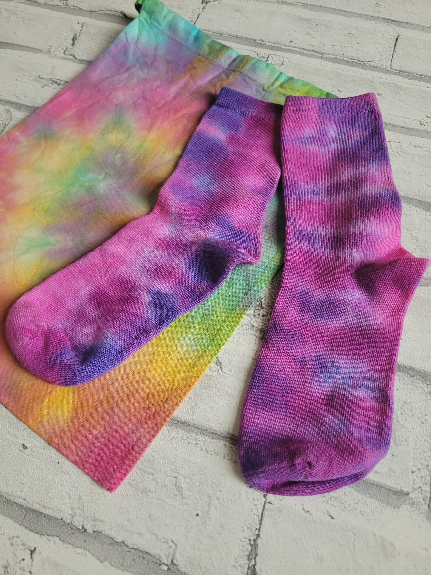 Tie Dye Bamboo Socks & Pouch Gift Set