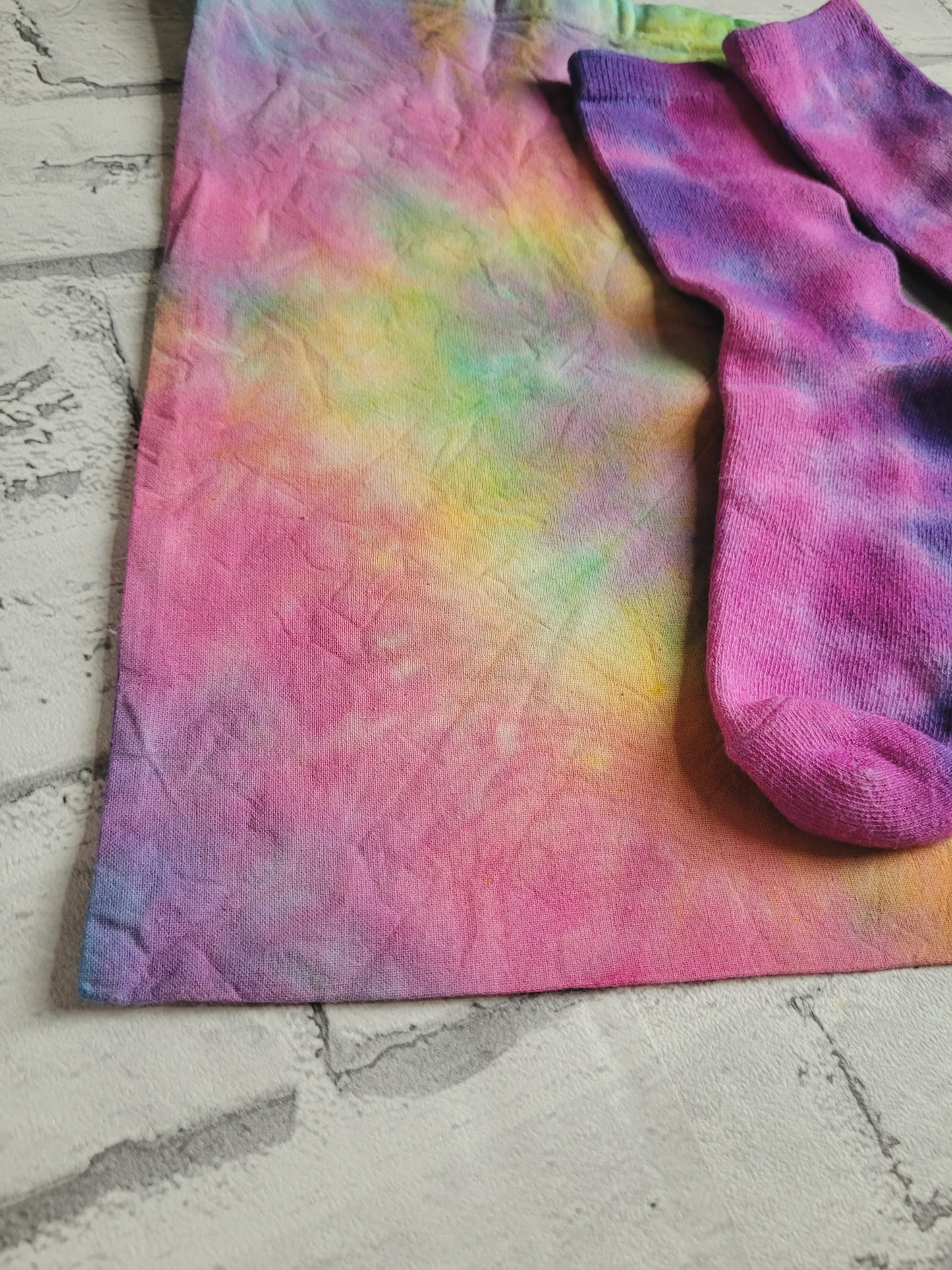 Tie Dye Bamboo Socks & Pouch Gift Set