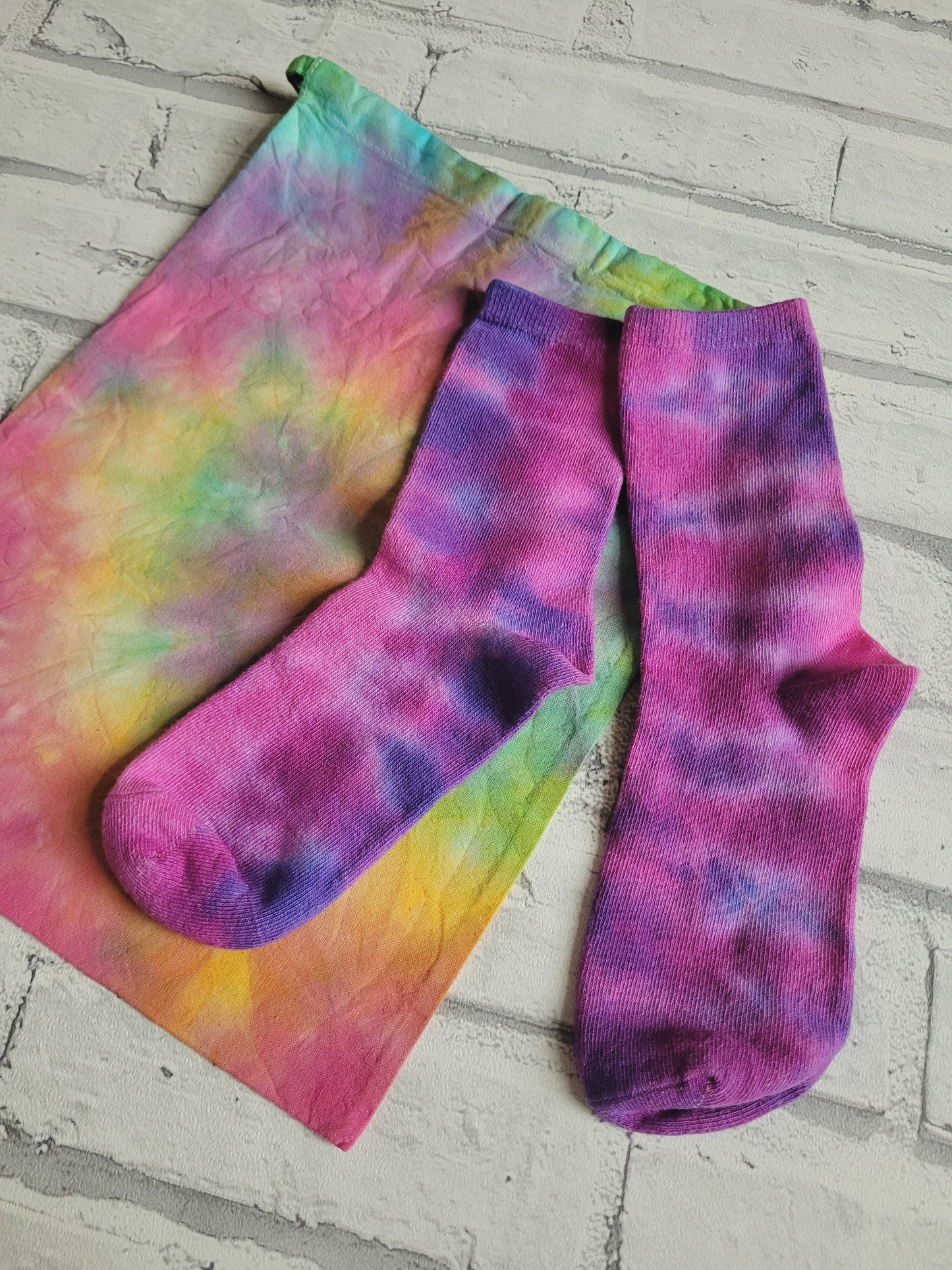 Tie Dye Bamboo Socks & Pouch Gift Set