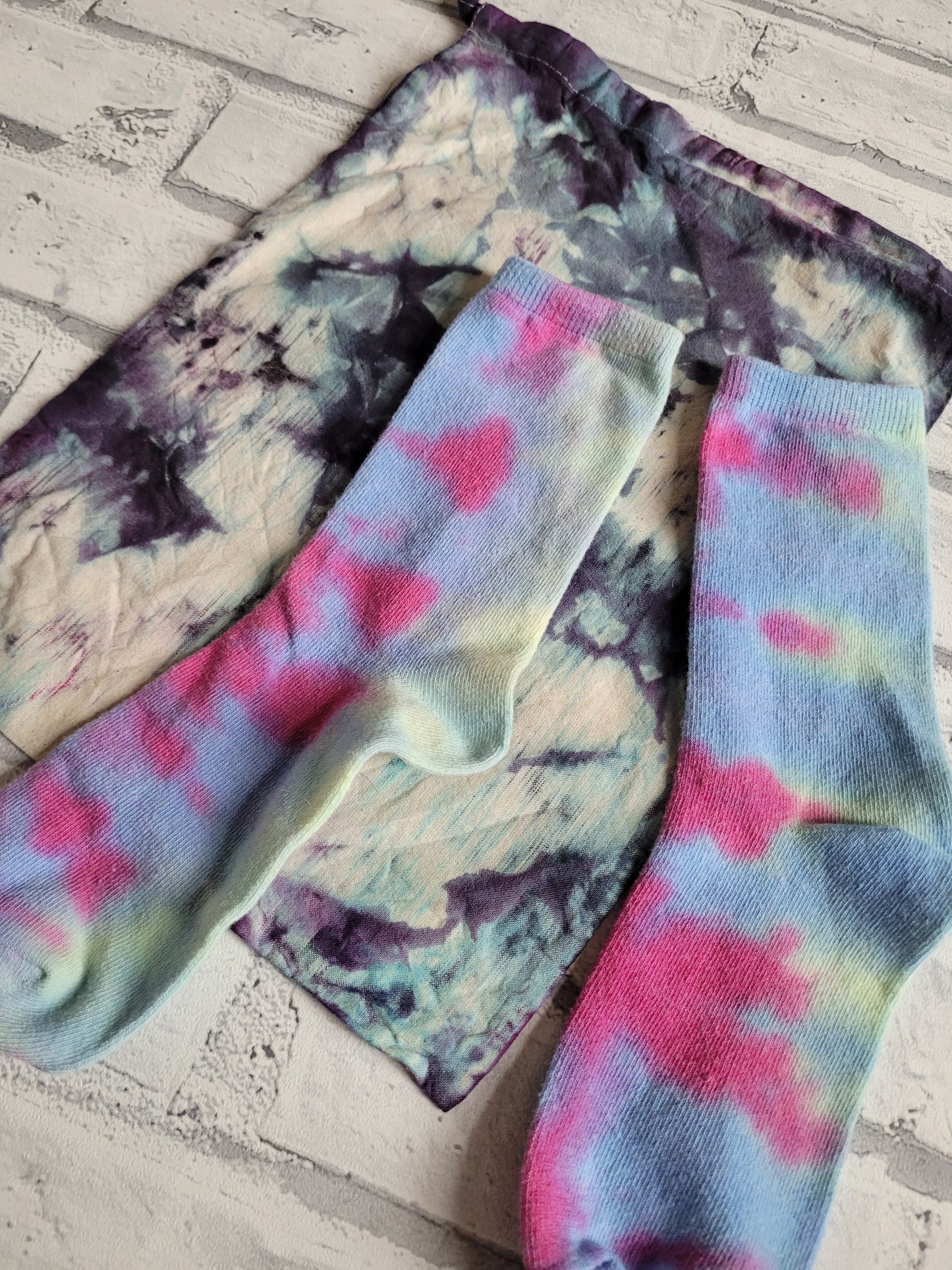 Tie Dye Bamboo Socks & Pouch Gift Set
