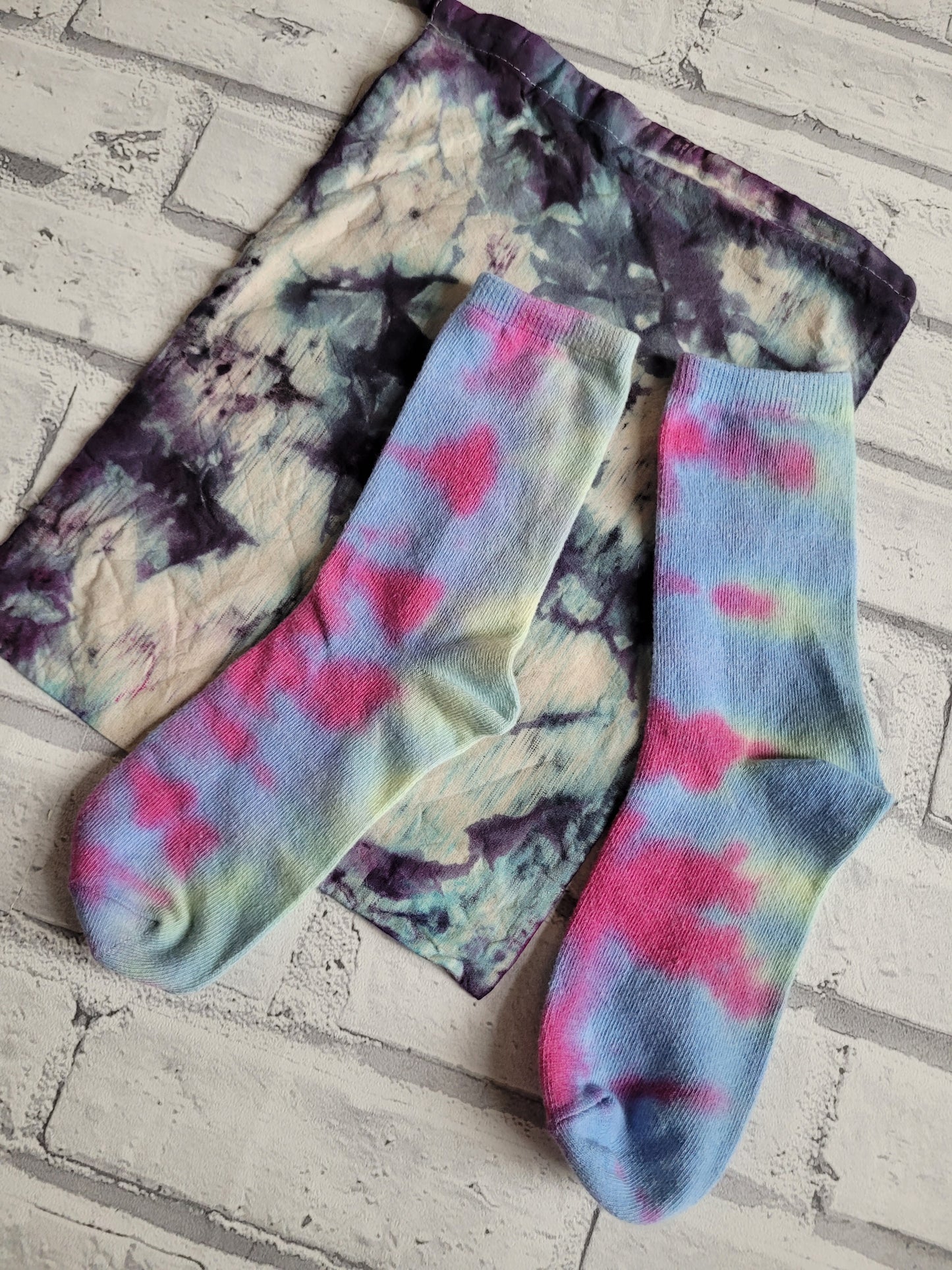 Tie Dye Bamboo Socks & Pouch Gift Set