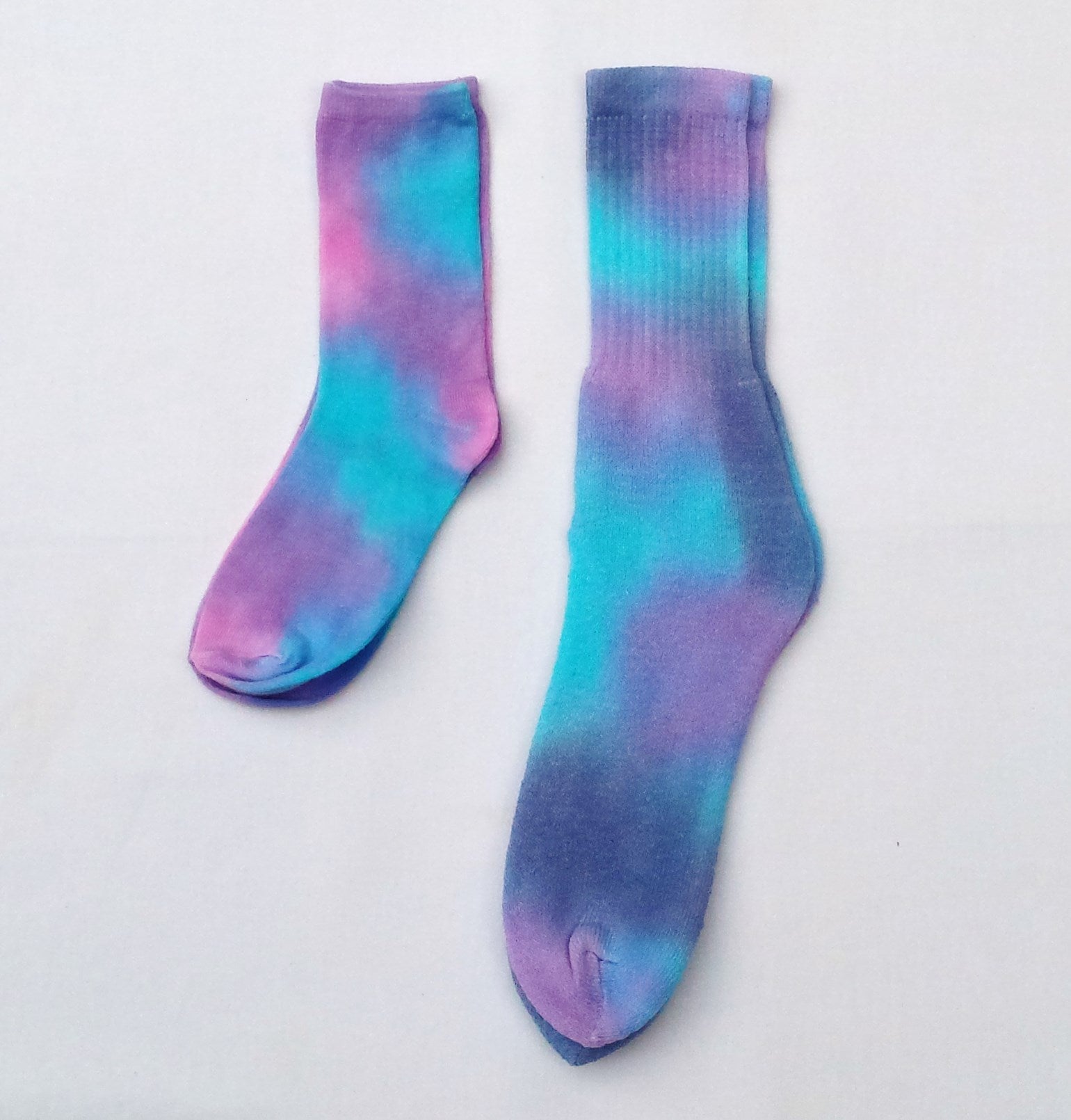 x2 pairs of hand dyed socks, various colours. Choose from x2 pairs women's ankle socks/ x1 pair women's ankle socks + x1 pair unisex sports socks/ x2 pairs unisex sports socks.  In 100% cotton.  In 100% cotton, thick warm socks in stretchy cotton fabric.  Men's/unisex socks to fit UK 8-12 Women's ankle socks to fir UK 4-8