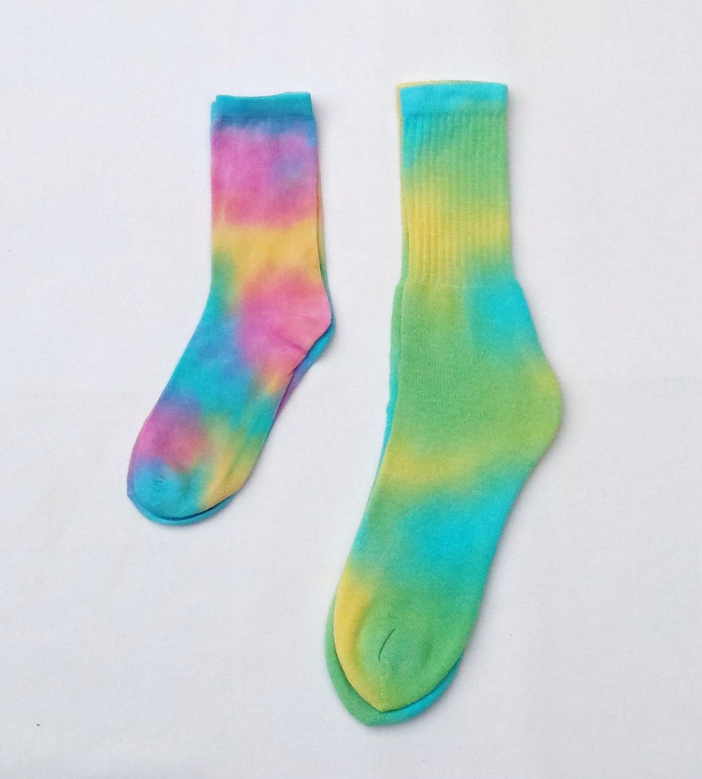 x2 pairs of hand dyed socks, various colours. Choose from x2 pairs women's ankle socks/ x1 pair women's ankle socks + x1 pair unisex sports socks/ x2 pairs unisex sports socks.  In 100% cotton.  In 100% cotton, thick warm socks in stretchy cotton fabric.  Men's/unisex socks to fit UK 8-12 Women's ankle socks to fir UK 4-8