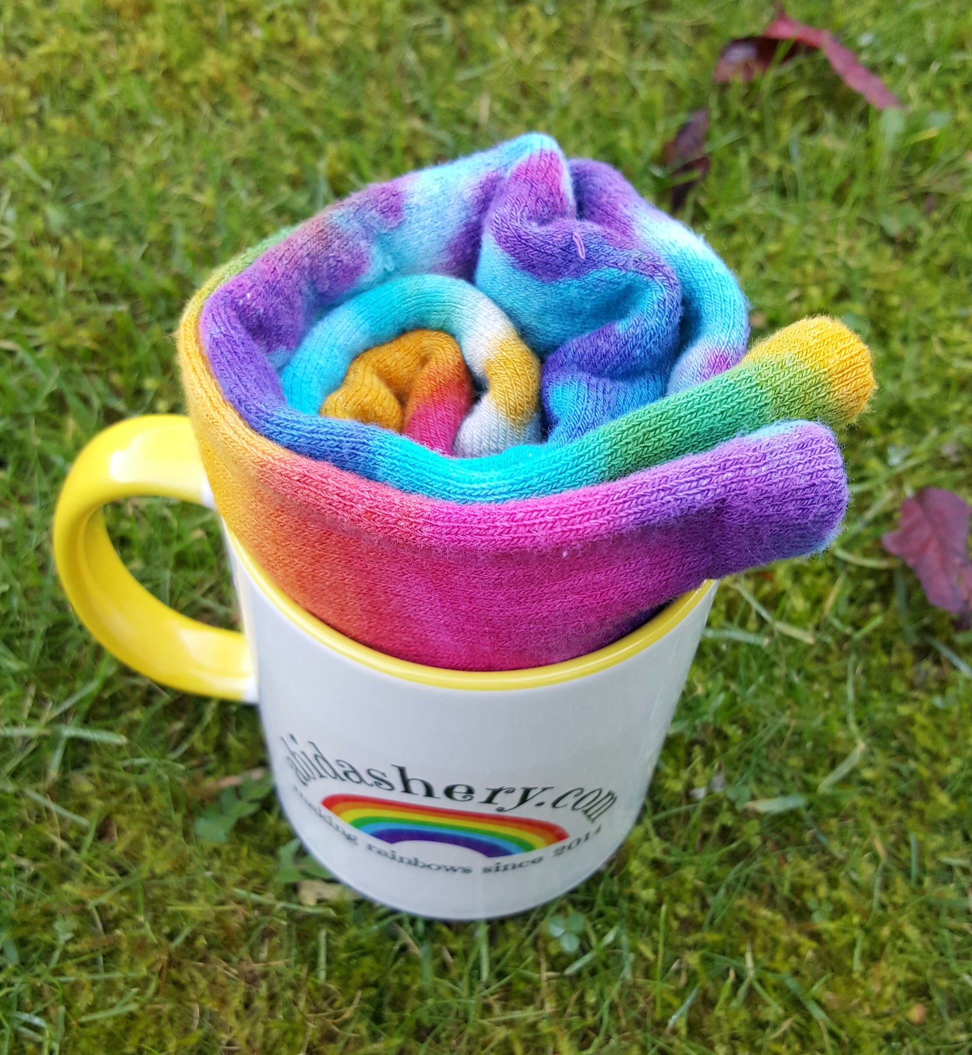 Bring some sunshine to someone's day with this colourful, unique gift set!  Bamboo tie dye unisex sports socks with AbiDashery mug gift set, available in bright or dark shades.  To fit unisex size UK 4-8 / UK 9-12 - in breathable bamboo cotton.